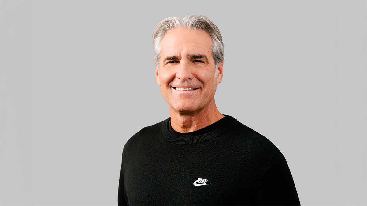 Quien es Elliot Hill, el CEO retirado de Nike que vuelve a ocupar su puesto en la marca deportiva